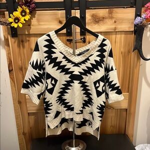 Spense V-Neck Sweater with Black and White Geometric Design